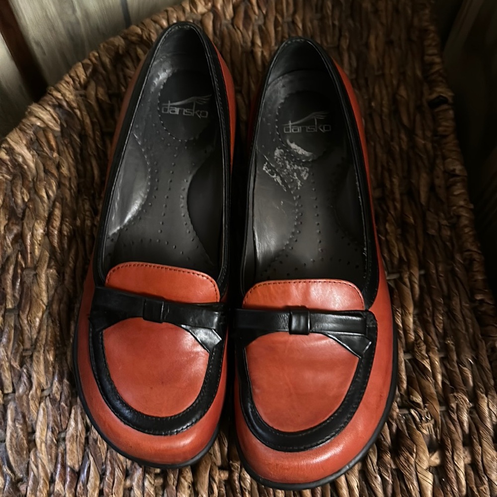 Dansko Danielle Size 36, Red & Black Leather Slip on.